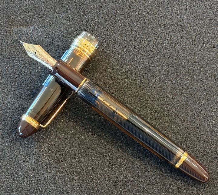 Pilot Custom 823 Amber fountain pen